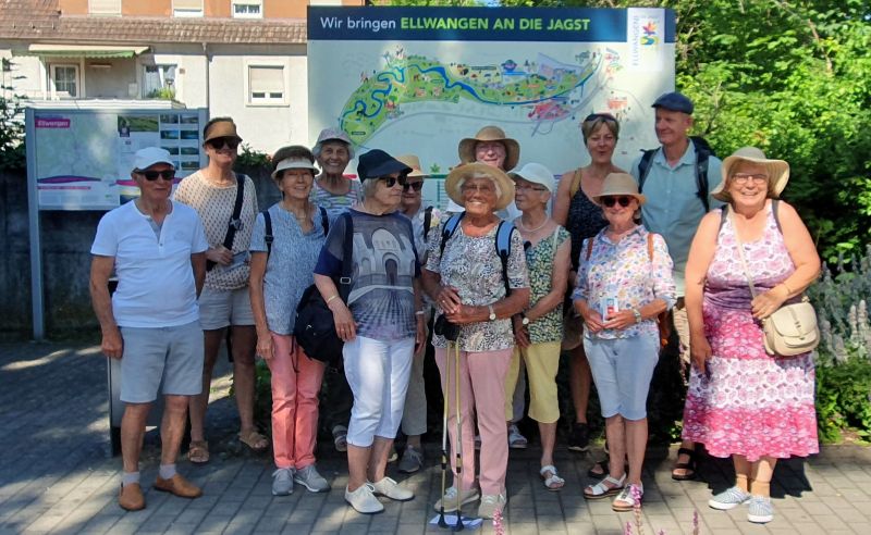 Die Gruppe des Heimatvogelschutz Langenburg am Eingang der Landesgartenschau Ellwangen 2026