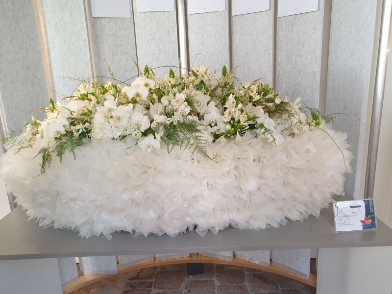 Kunstvolle Blumenarrangements der Floristen