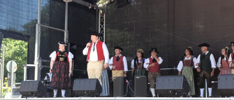 Trachtengruppen aus ganz Baden-Württemberg